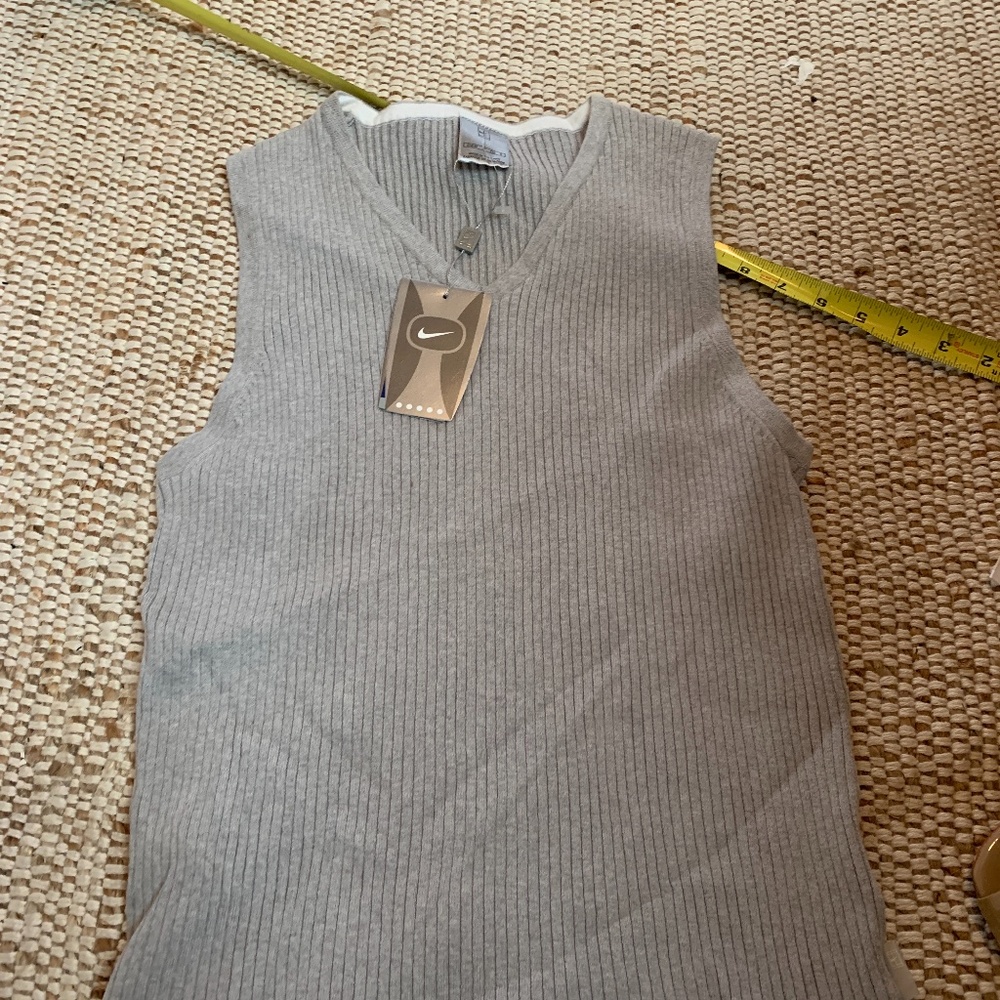 Nike tennis top/vest . NWT. Retsil 50โ
